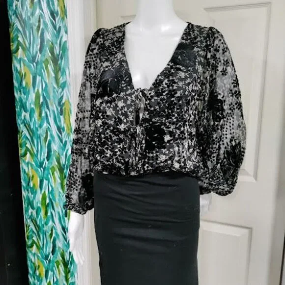 ASTR the label Velvet Burnout Shawna Abstract Velvet Cropped Sheer Floral Top S - Picture 4 of 12